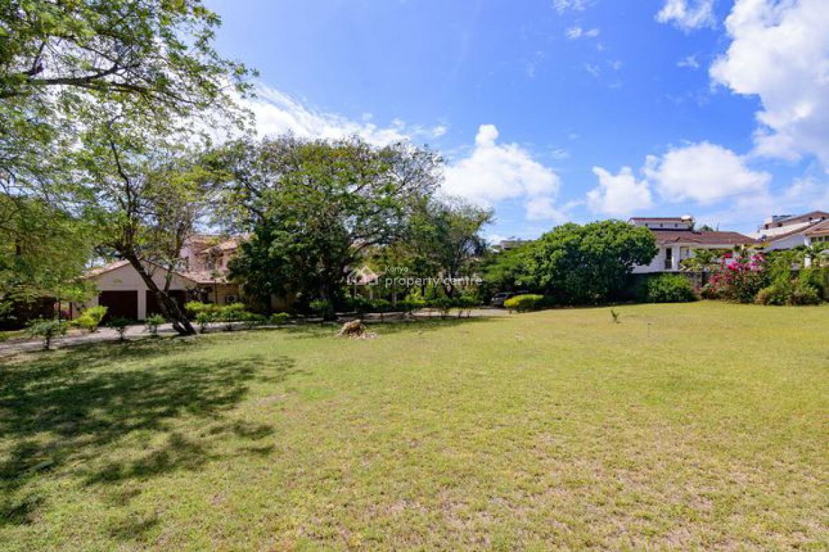5 Bedrooms Villa on a 2 Acres Very Private Beach Property with a Swimm, Nyali, Nyali, Mombasa, Townhouse for Sale