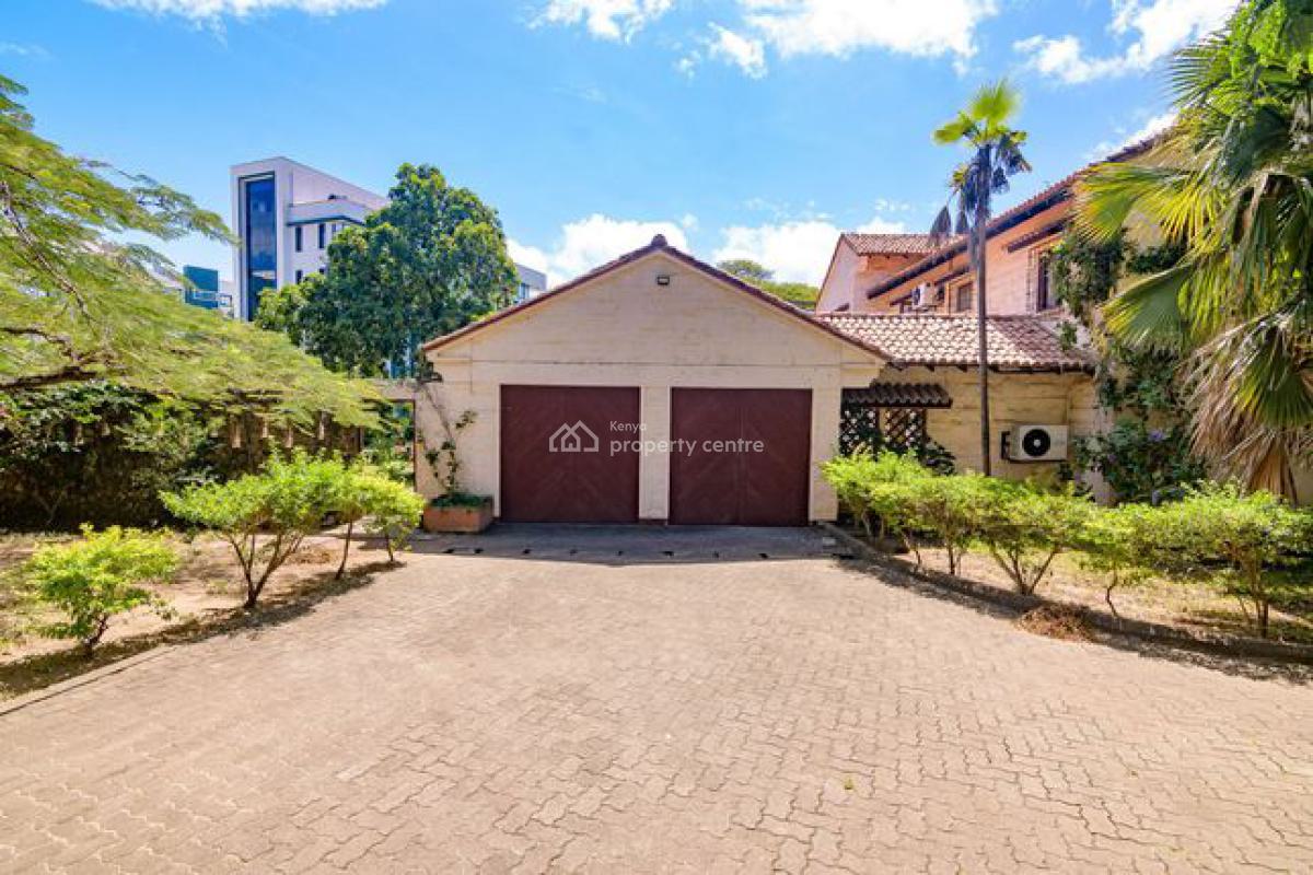 5 Bedrooms Villa on a 2 Acres Very Private Beach Property with a Swimm, Nyali, Nyali, Mombasa, Townhouse for Sale