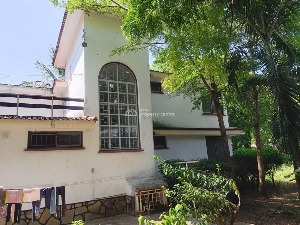 4 Bedroom House on a Half Acre a Long Links Road in Mombasa -, Nyali Mombasa, Nyali, Mombasa, Townhouse for Sale