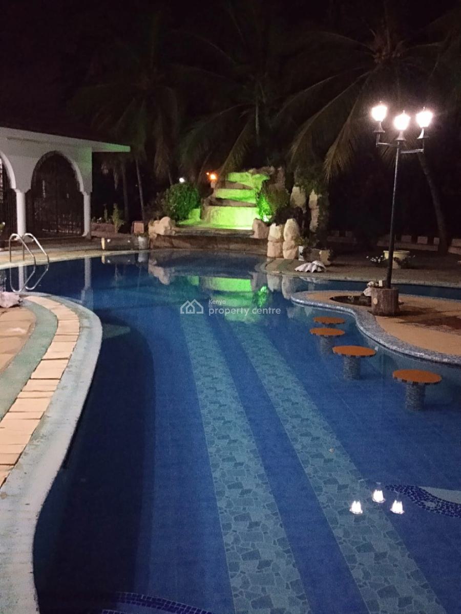 5 Bedrooms House with a Swimming Pool on a 1 Acre Plot in Mombasa-nyal, Mombasa Nyali, Nyali, Mombasa, Townhouse for Sale