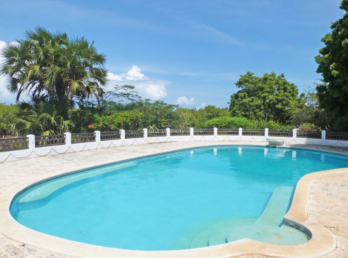 4 Bedroom House Sitting on O.8 Acres, Watamu, Kilifi, Townhouse for Sale