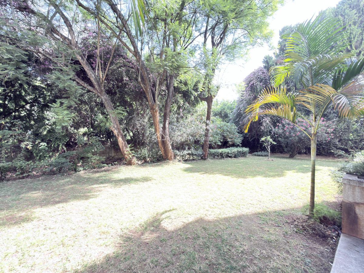 Old-charm Spacious 2 Bedrooms Apartment, Dennis Pritt Road, Kilimani, Nairobi, Apartment for Rent