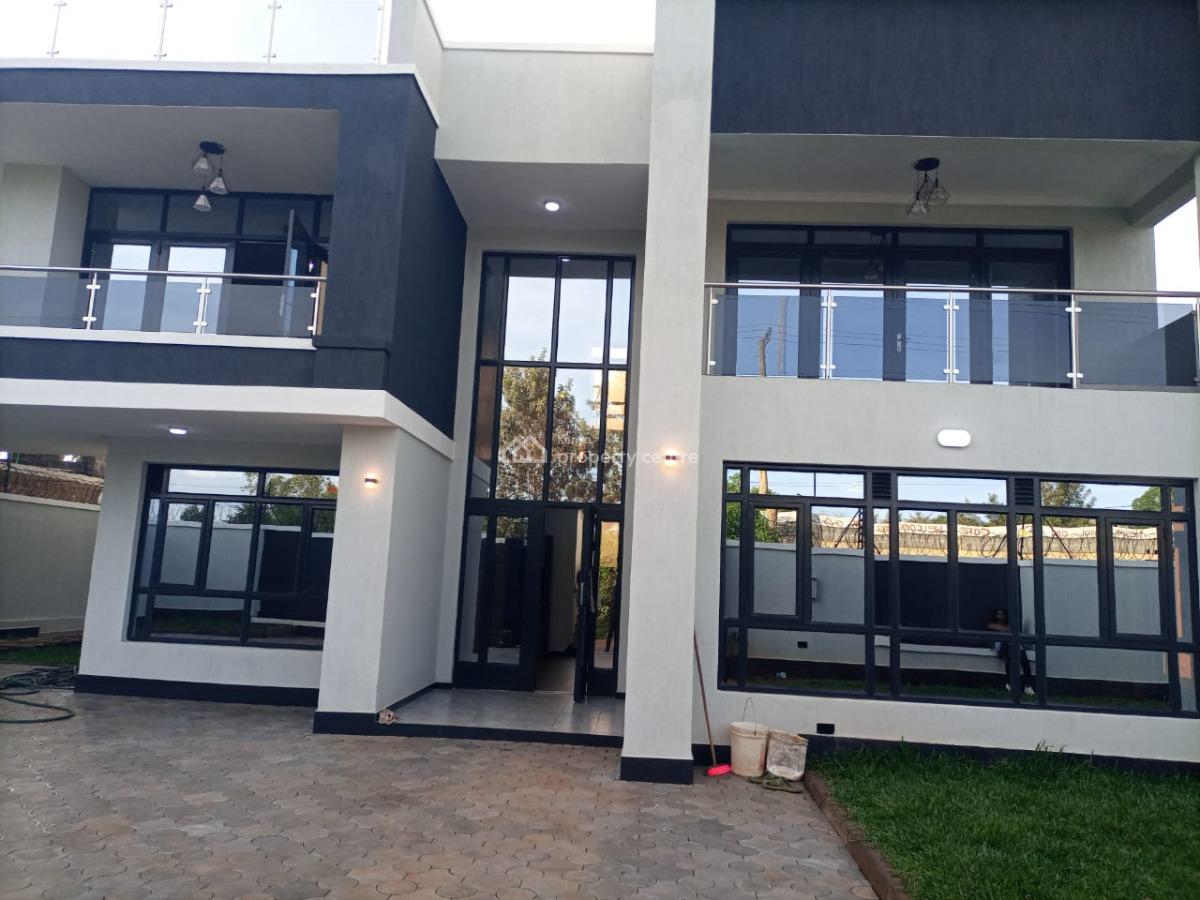 5 Bedroom House with Sq All Ensuite Ruiru.  Has a Family Room, Study R, Ruiru, Ruiru, Kiambu, Townhouse for Sale