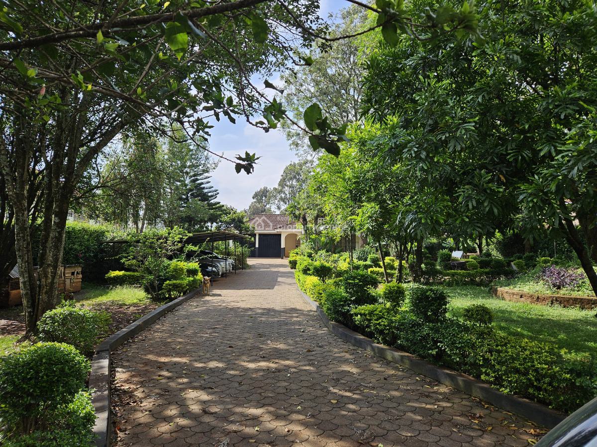 5-bedroom House with Sq Sits on Half an Acre in Karen, Hardy Ndovu Rd., Karen, Karen, Nairobi, Townhouse for Sale