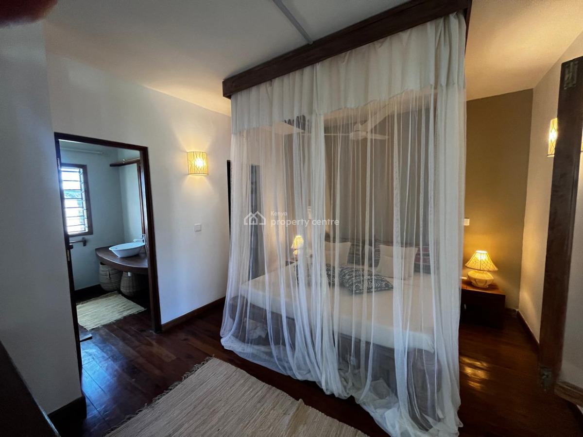 Luxury Penthouse Studio with Jacuzzi at Beverly Suites, Beverly Suites Silversands Road, Malindi Town, Kilifi, Bedsitter (single Room) Short Let