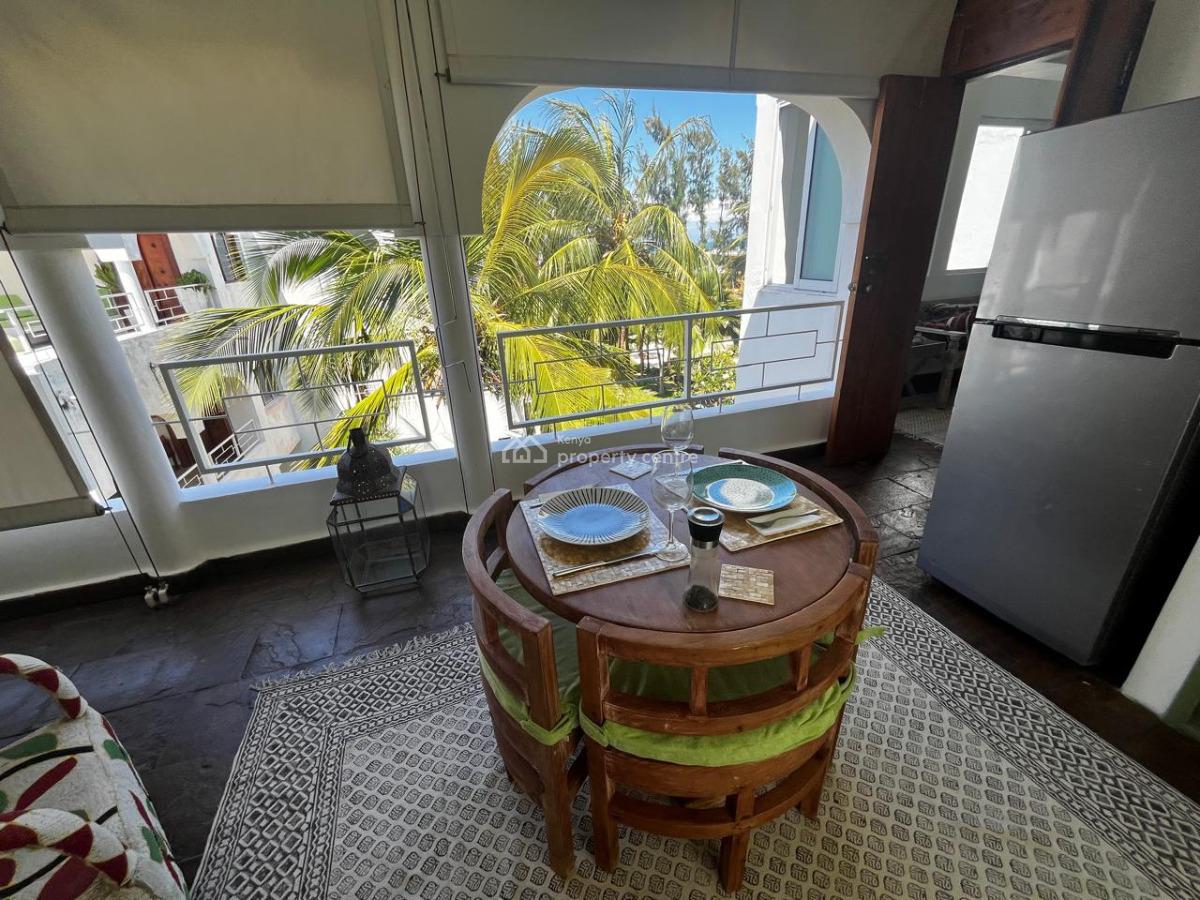 Luxury Penthouse Studio with Jacuzzi at Beverly Suites, Beverly Suites Silversands Road, Malindi Town, Kilifi, Bedsitter (single Room) Short Let