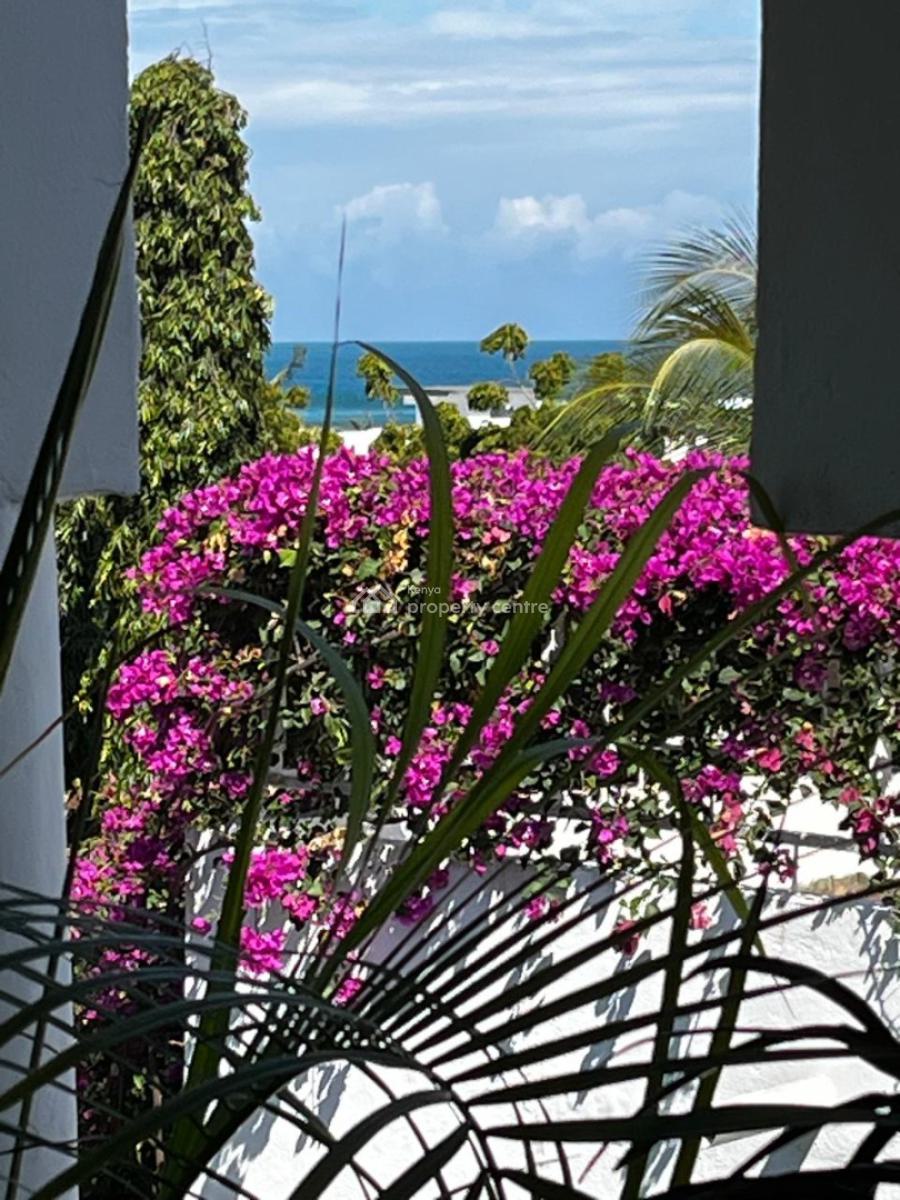 Luxury Penthouse Studio with Jacuzzi at Beverly Suites, Beverly Suites Silversands Road, Malindi Town, Kilifi, Bedsitter (single Room) Short Let