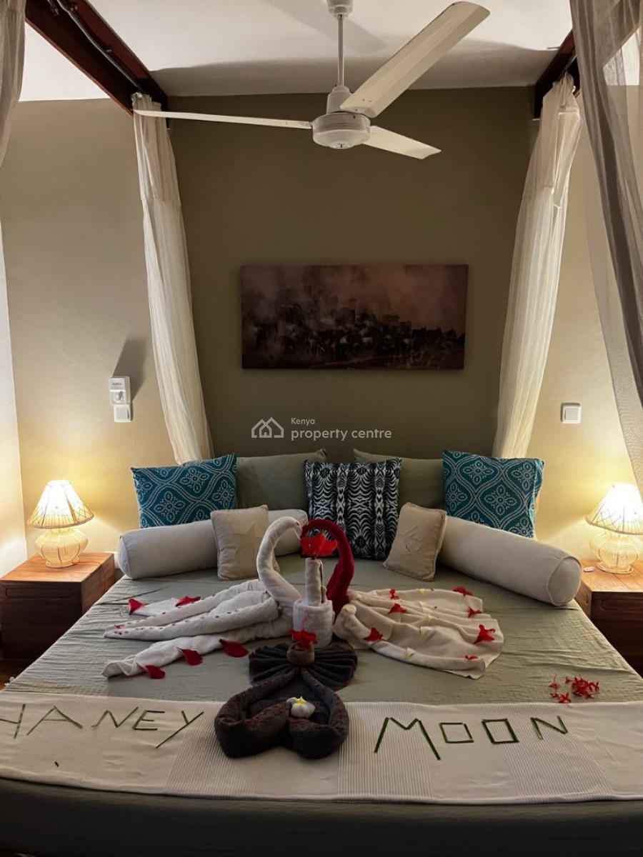 Luxury Penthouse Studio with Jacuzzi at Beverly Suites, Beverly Suites Silversands Road, Malindi Town, Kilifi, Bedsitter (single Room) Short Let