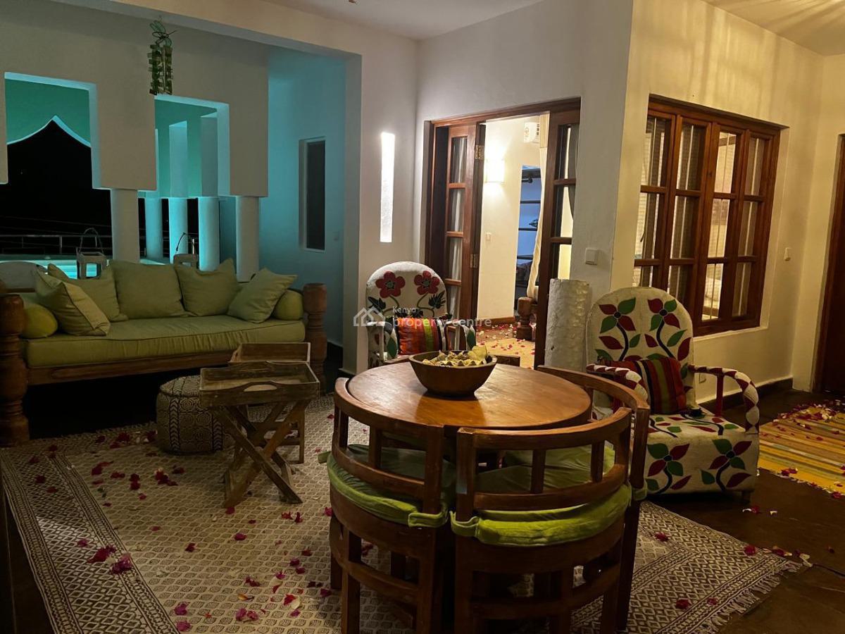 Luxury Penthouse Studio with Jacuzzi at Beverly Suites, Beverly Suites Silversands Road, Malindi Town, Kilifi, Bedsitter (single Room) Short Let