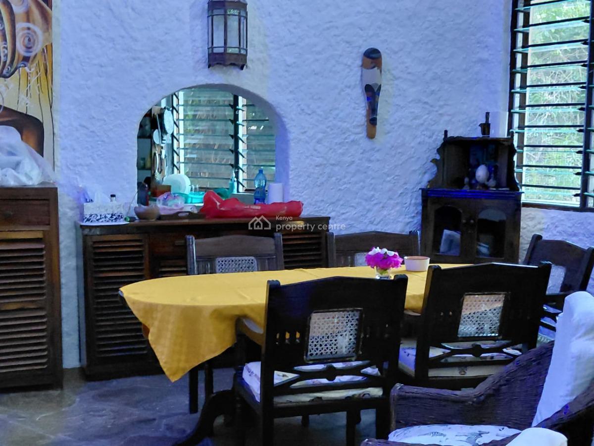 4 Bedrooms Sitting on Aquater of Acre Fulfurnished  Located in Watamu, Watamu, Watamu, Kilifi, Townhouse for Sale