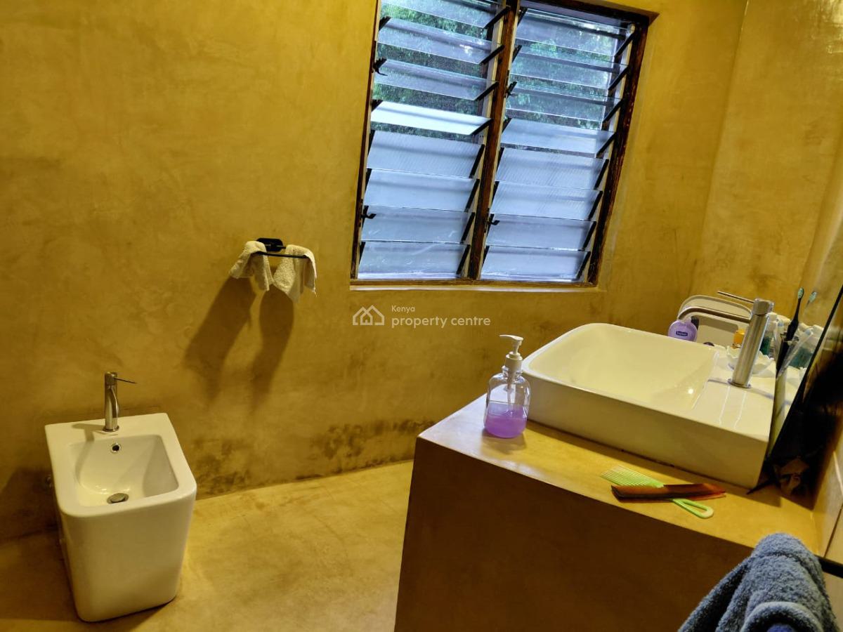 4 Bedrooms Sitting on Aquater of Acre Fulfurnished  Located in Watamu, Watamu, Watamu, Kilifi, Townhouse for Sale