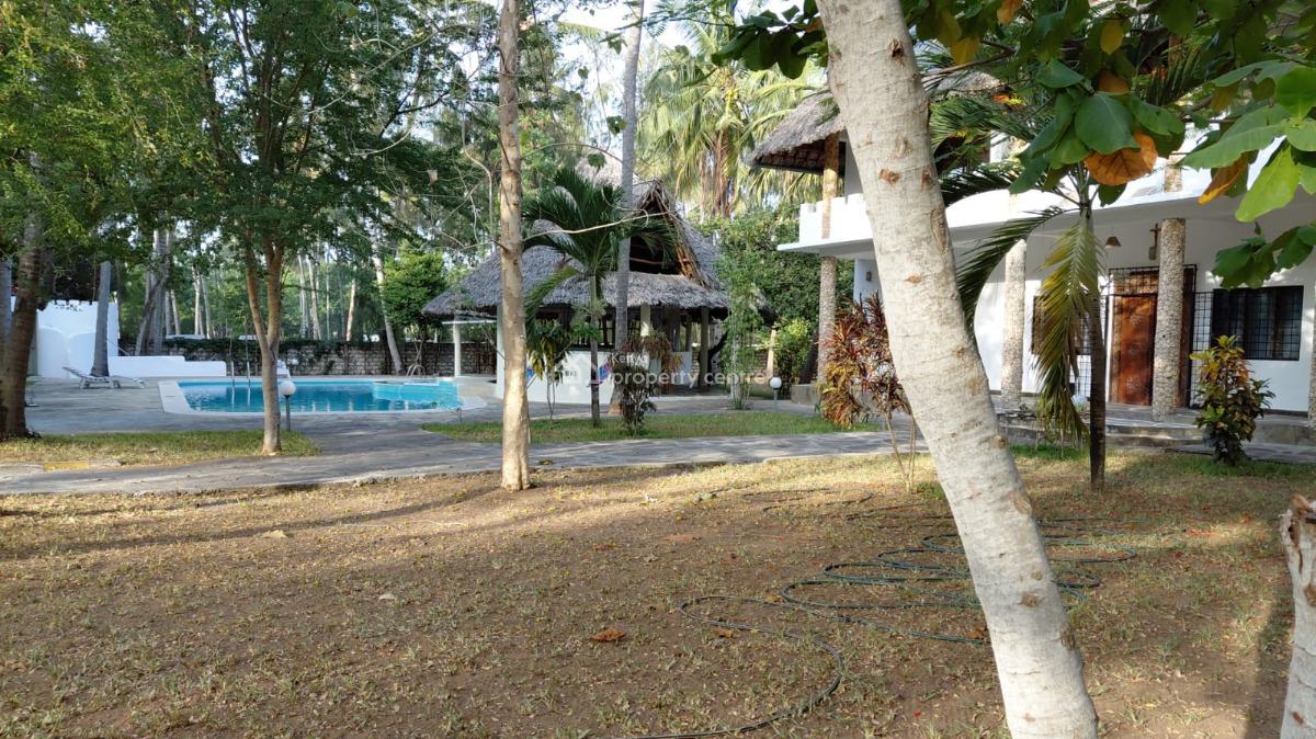 5 Bedroom in Garoda Watamu 1 Acre Plot and Large Swimming Pool Asking, Garoda Beach, Watamu, Kilifi, Townhouse for Sale