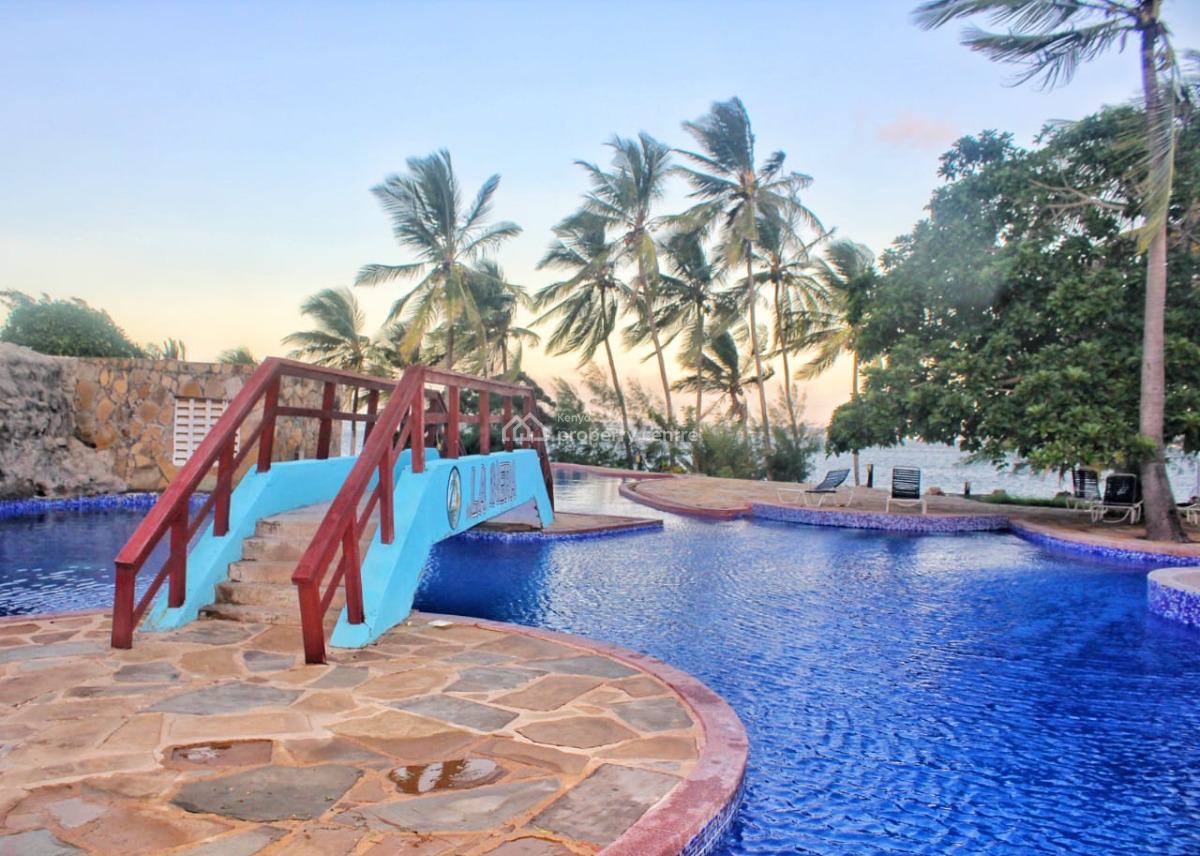 Tastefully Furnished 2 Bedroom Beach Front Apartment, Shanzu, Mombasa, Apartment Short Let