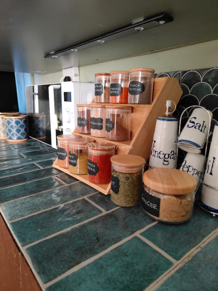 Tastefully Furnished 5 Bedroom House, Near Meru National Park, Municipality, Meru, Detached Bungalow Short Let