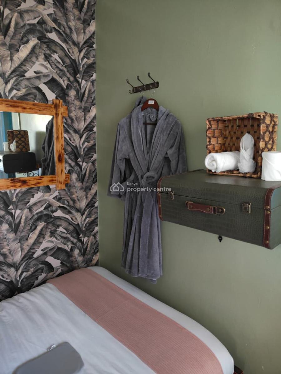 Tastefully Furnished 5 Bedroom House, Near Meru National Park, Municipality, Meru, Detached Bungalow Short Let