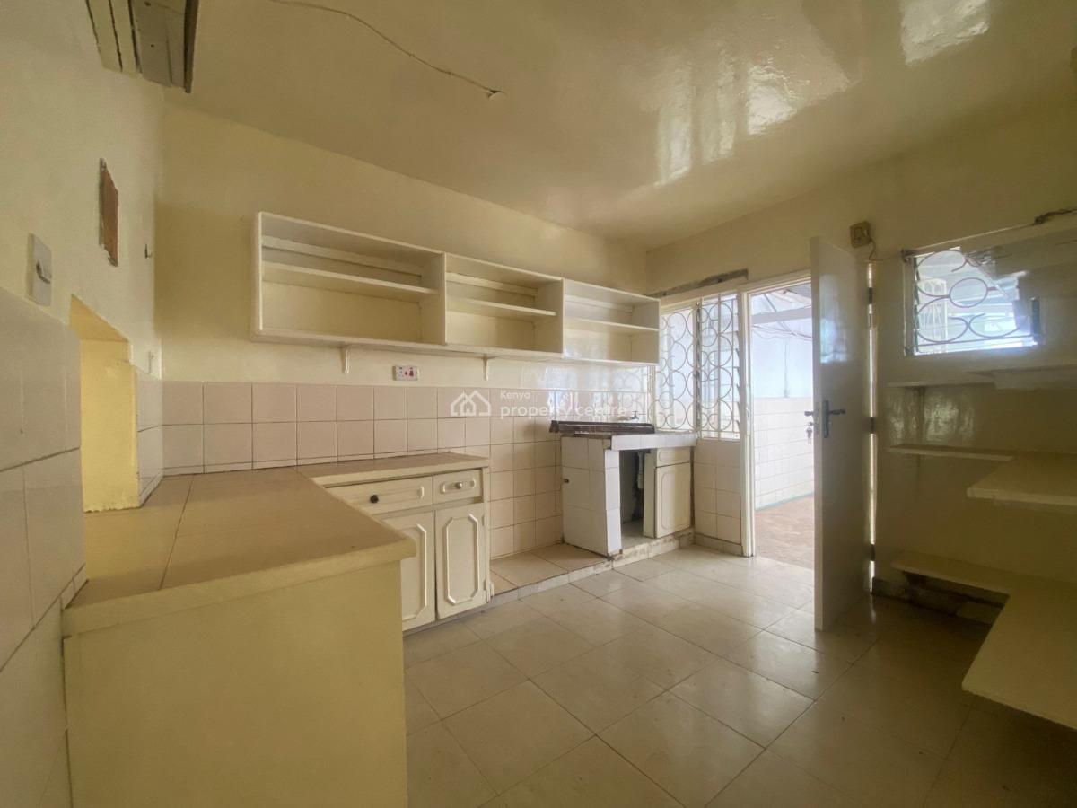 Spacious Family Living 4  Bedrooms Mansion with Secure Environment, Near Diamond Plaza, Parklands, Nairobi, Townhouse for Rent