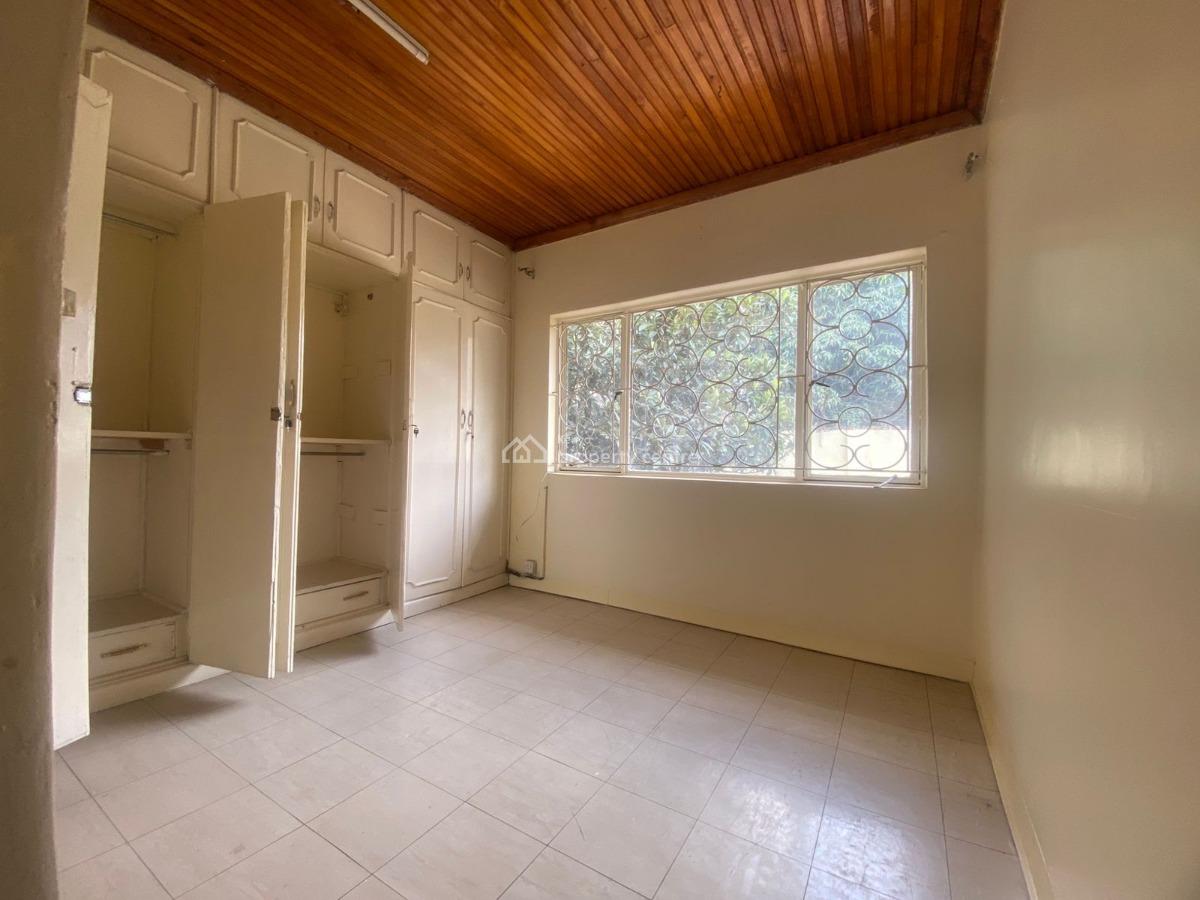 Spacious Family Living 4  Bedrooms Mansion with Secure Environment, Near Diamond Plaza, Parklands, Nairobi, Townhouse for Rent