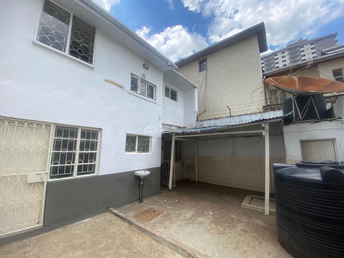 Spacious Family Living 4  Bedrooms Mansion with Secure Environment, Near Diamond Plaza, Parklands, Nairobi, Townhouse for Rent