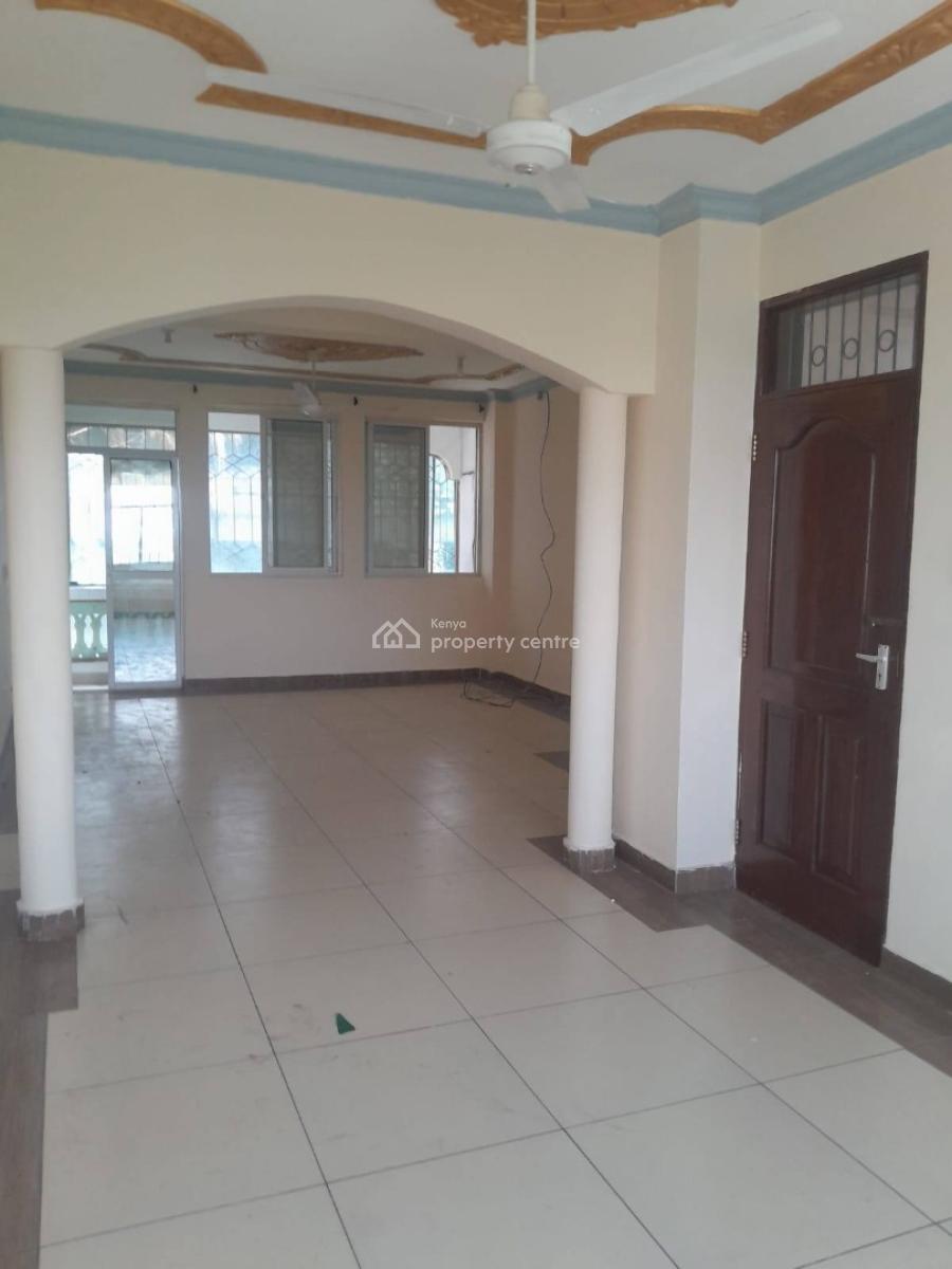 Spacious 3 Bedroom Apartment with Balcony., Tudor, Tudor, Mombasa, Apartment for Rent