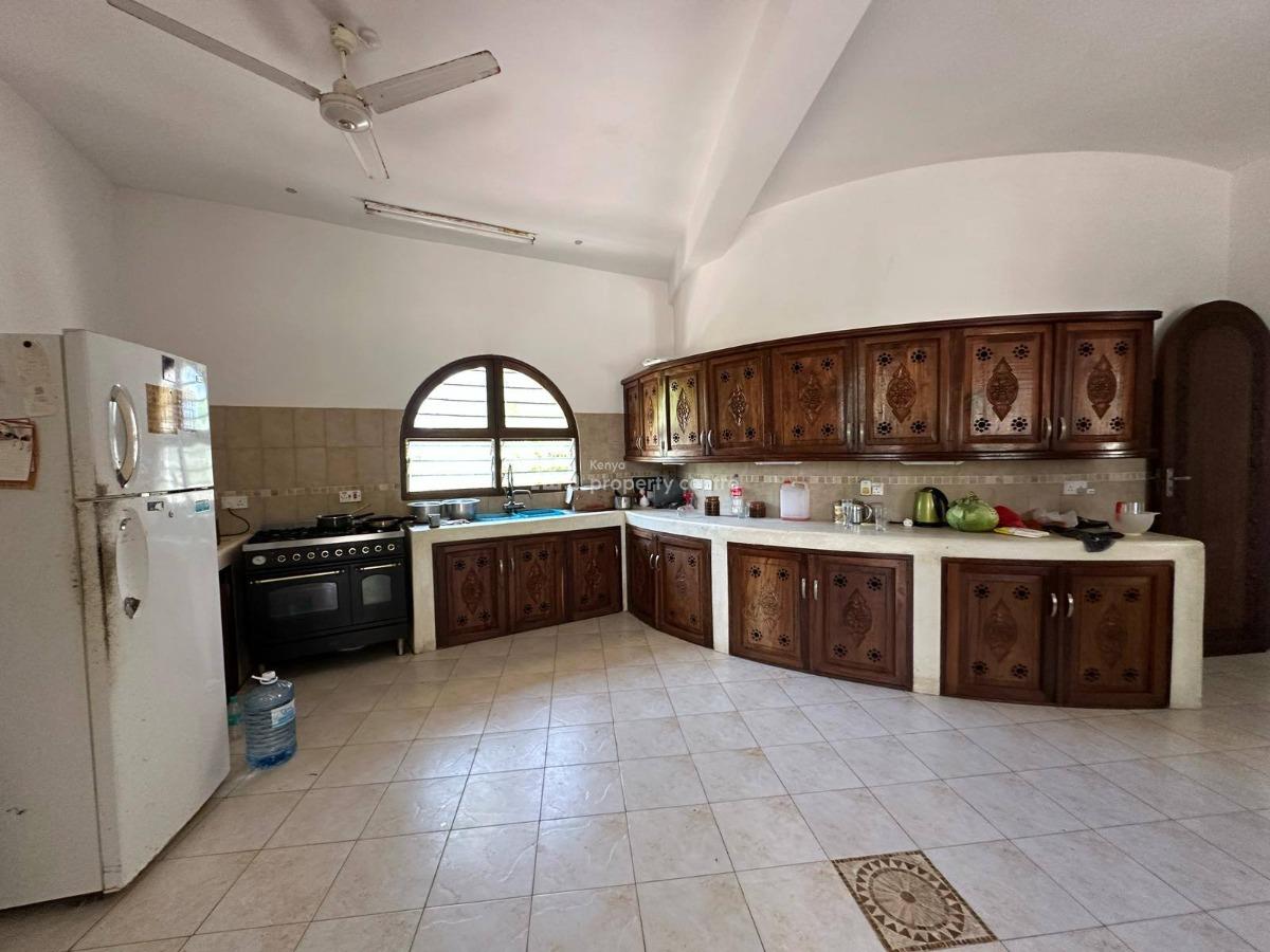 Exclusive Beachfront Mansion, Watamu, Kilifi, House for Sale