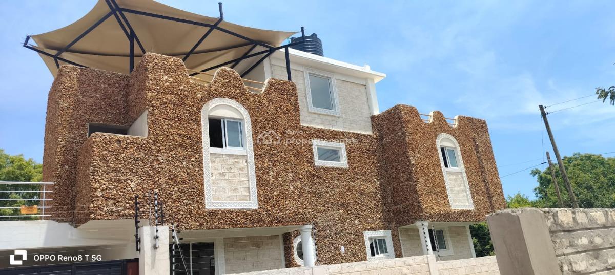 6 Bedrooms Villa with a Swimming Pool Sitting on a Quarter Acre Plot S, Ukunda Diani Beach, Ukunda, Kwale, Townhouse for Sale