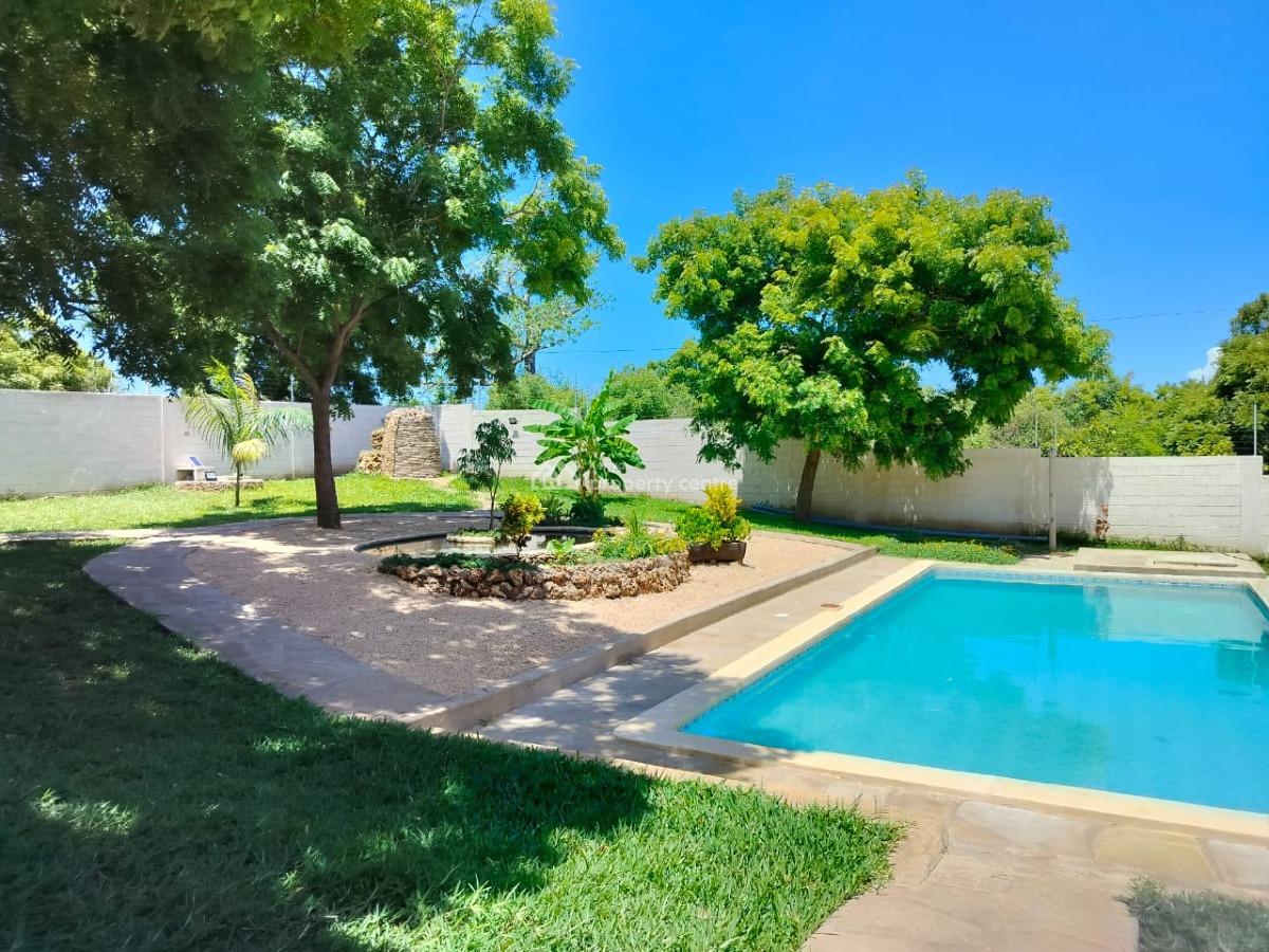 6 Bedrooms Villa with a Swimming Pool Sitting on a Quarter Acre Plot S, Diani Ukunda, Ukunda, Kwale, Townhouse for Sale