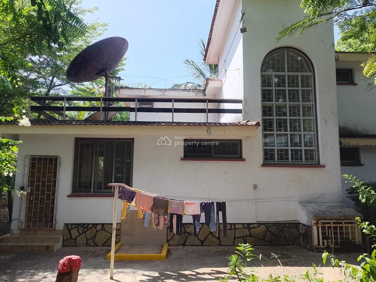 4 Bedroom House on a Half Acre a Long Links Road in Mombasa -, Nyali Mombasa, Nyali, Mombasa, Townhouse for Sale