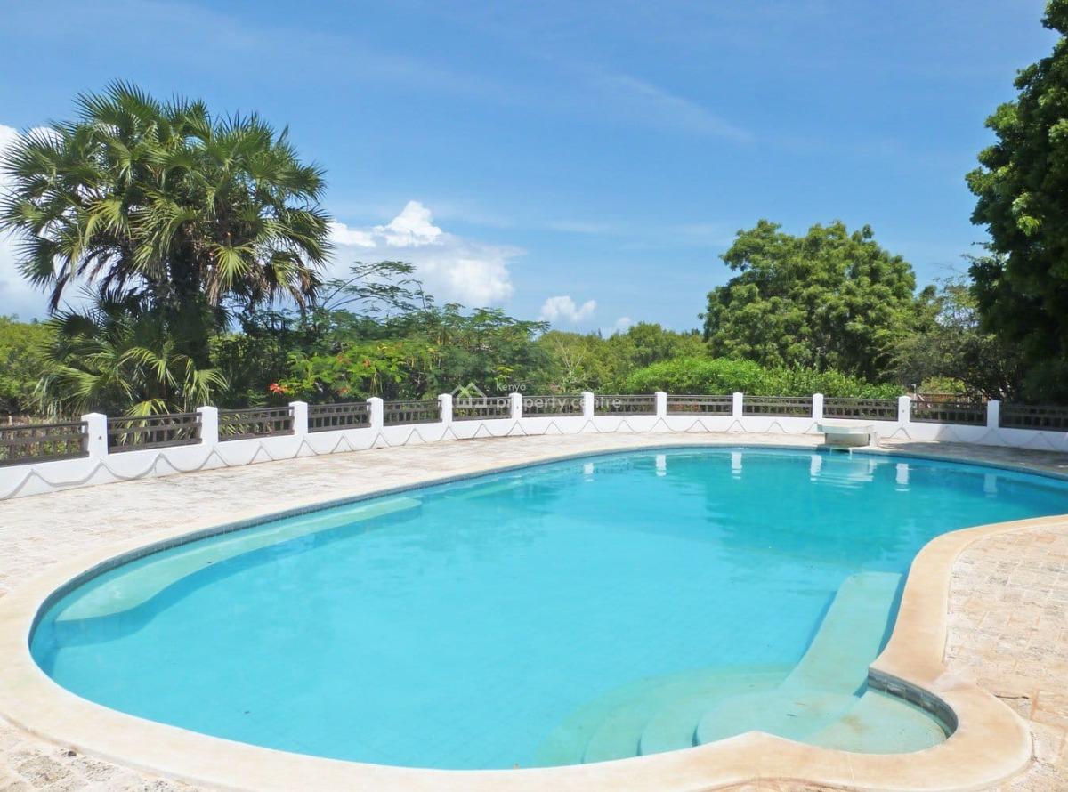 4 Bedroom House Sitting on O.8 Acres Located in Watamu Pawns Lake with, Watamu, Watamu, Kilifi, Townhouse for Sale