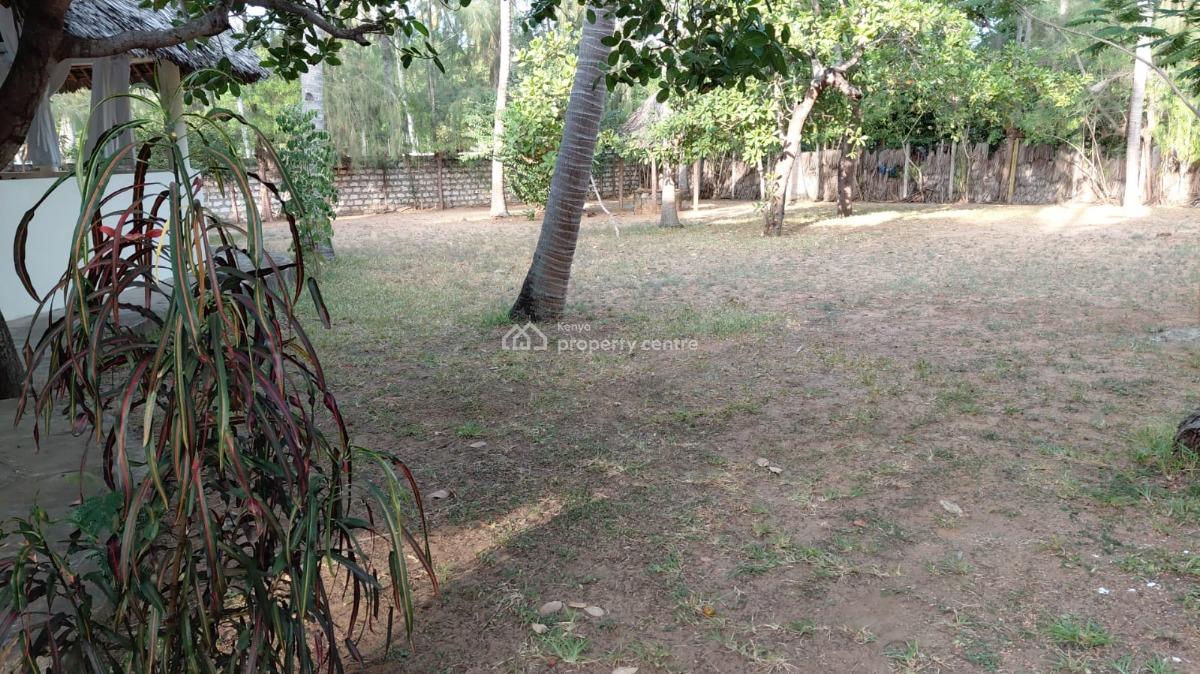 5 Bedroom in Garoda Watamu 1 Acre Plot and Large Swimming Pool Asking, Watamu, Watamu, Kilifi, Townhouse for Sale
