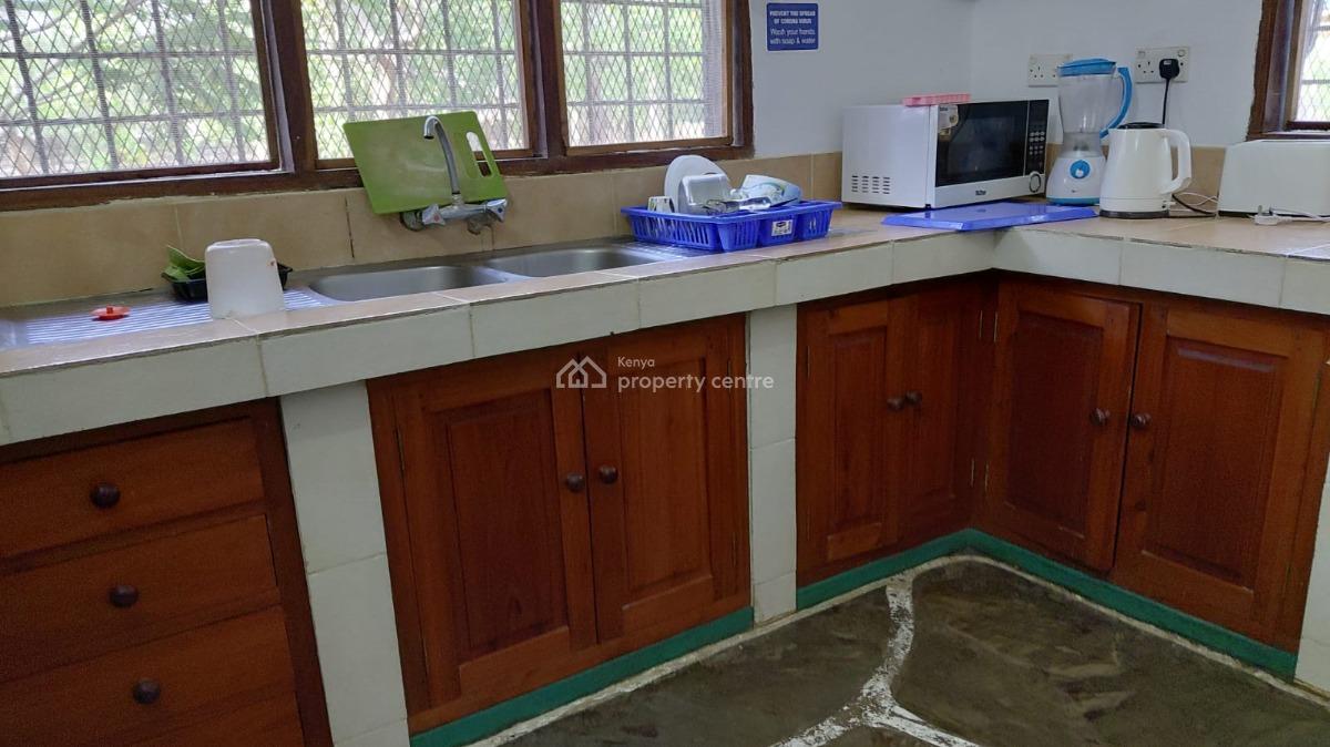 5 Bedroom in Garoda Watamu 1 Acre Plot and Large Swimming Pool Asking, Watamu, Watamu, Kilifi, Townhouse for Sale