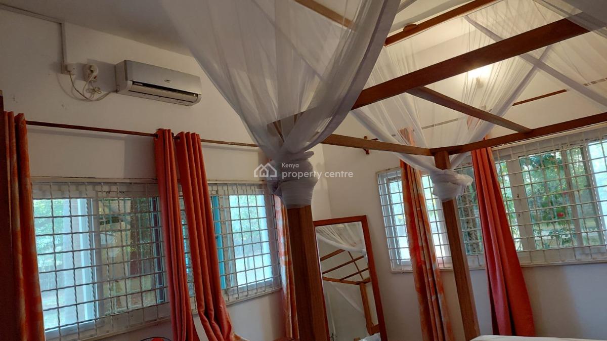 5 Bedroom in Garoda Watamu 1 Acre Plot and Large Swimming Pool Asking, Watamu, Watamu, Kilifi, Townhouse for Sale