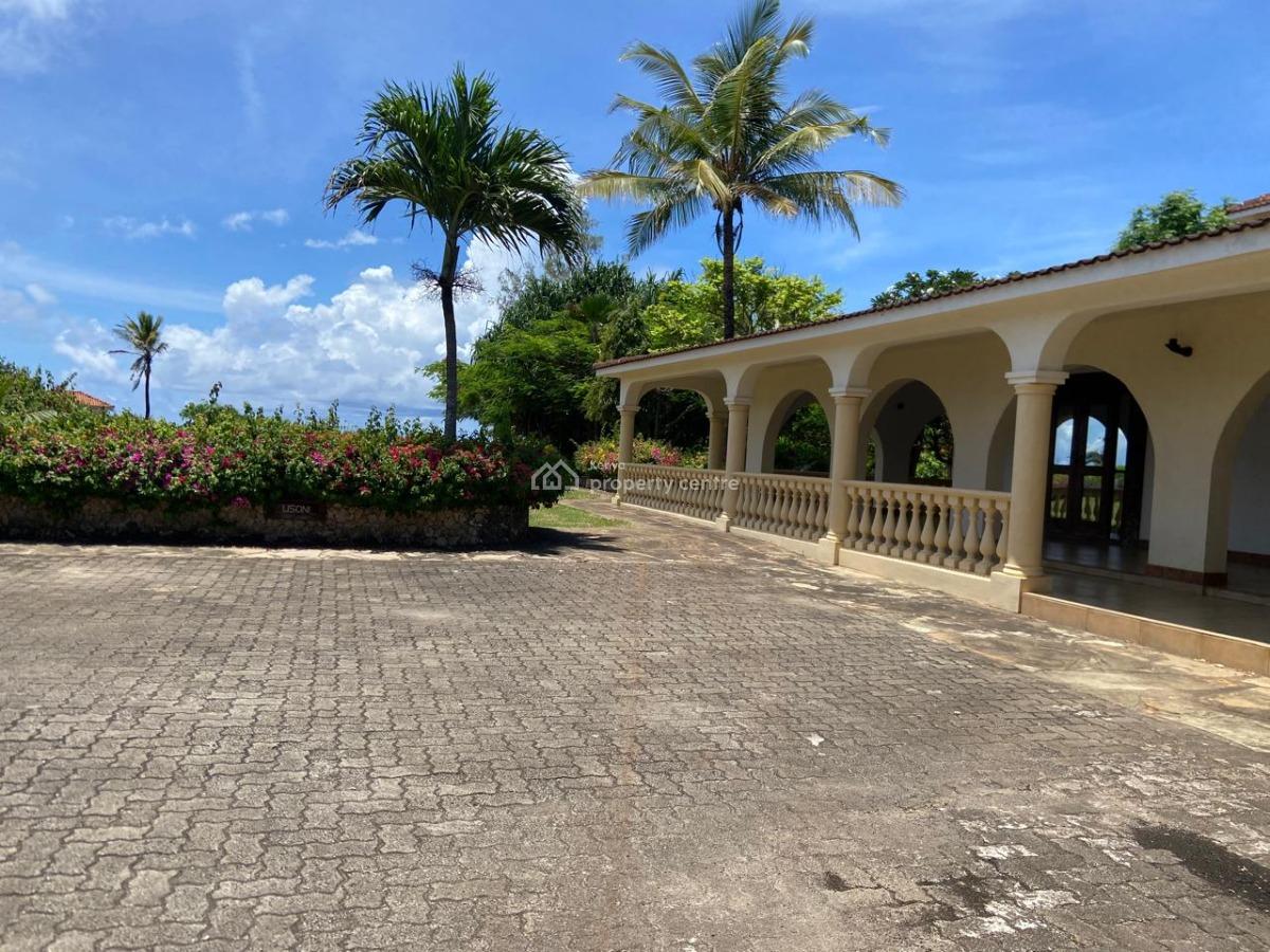 Exclusive Beach Front House on 3 Acres Land, Vipingo Kuruwitu Beach, Shimo La Tewa, Kilifi, House for Sale