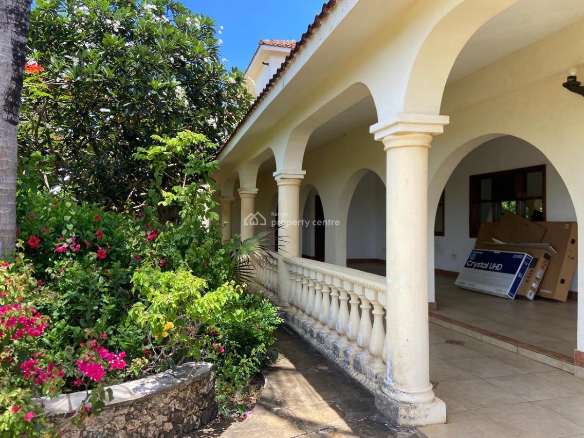 Exclusive Beach Front House on 3 Acres Land, Vipingo Kuruwitu Beach, Shimo La Tewa, Kilifi, House for Sale
