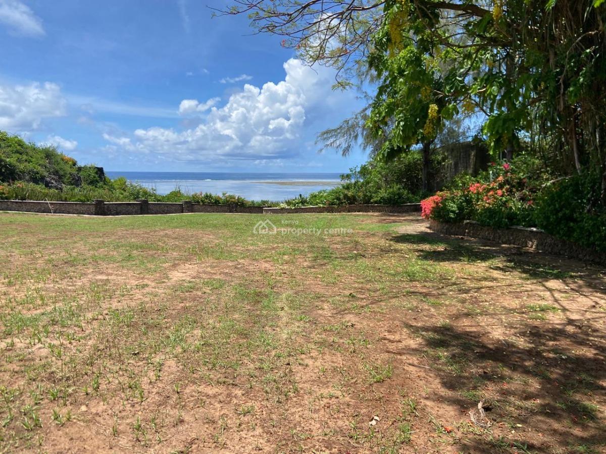 Exclusive Beach Front House on 3 Acres Land, Vipingo Kuruwitu Beach, Shimo La Tewa, Kilifi, House for Sale