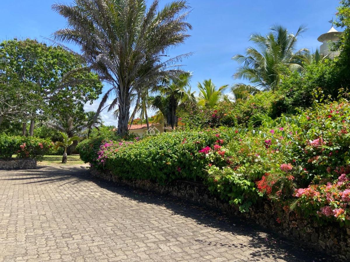 Exclusive Beach Front House on 3 Acres Land, Vipingo Kuruwitu Beach, Shimo La Tewa, Kilifi, House for Sale