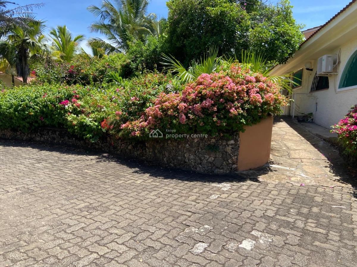 Exclusive Beach Front House on 3 Acres Land, Vipingo Kuruwitu Beach, Shimo La Tewa, Kilifi, House for Sale