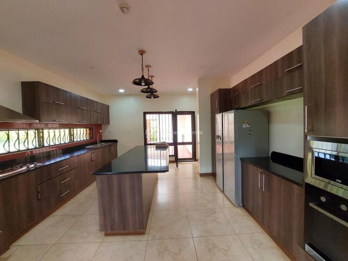 Luxury 5 Bedroom Townhouse in Gated Community with Club House, Runda, Westlands, Nairobi, House for Rent