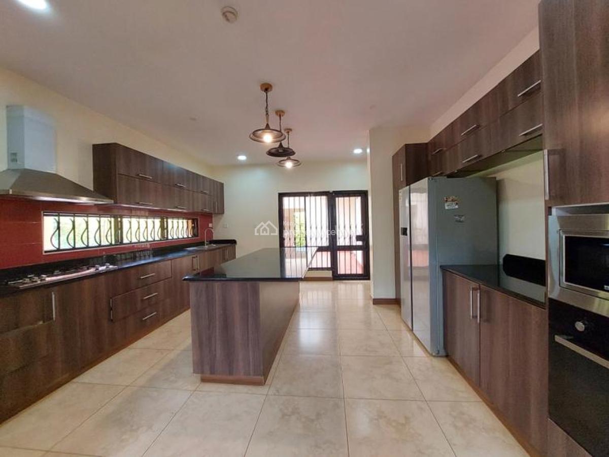 Luxury 5 Bedroom Townhouse in Gated Community with Club House, Runda, Westlands, Nairobi, House for Rent