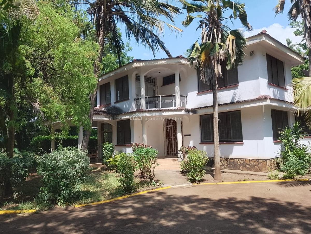 4 Bedroom House on a Half Acre  a Long Links Road in Mombasa -, Nyali Mombasa, Nyali, Mombasa, Townhouse for Sale