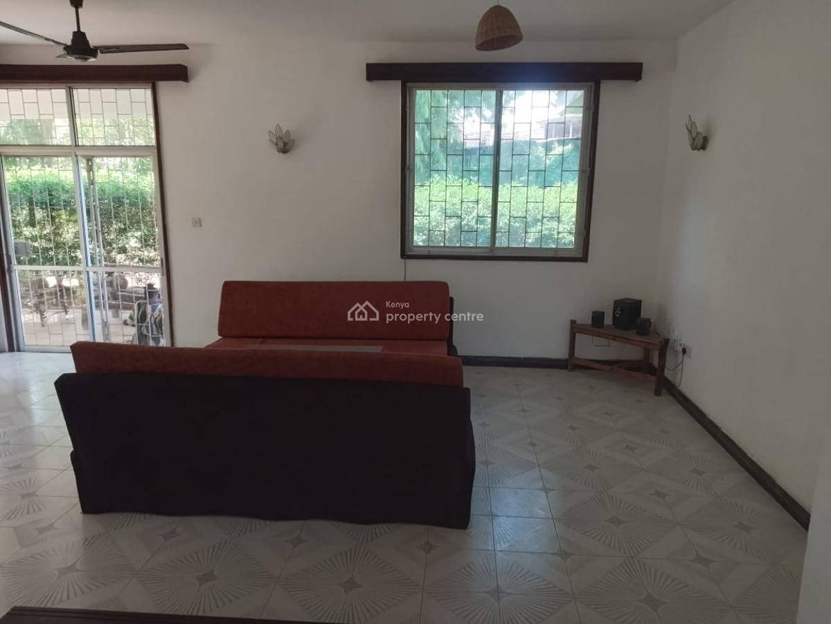 4 Bedroom House on a Half Acre  a Long Links Road in Mombasa -, Nyali Mombasa, Nyali, Mombasa, Townhouse for Sale