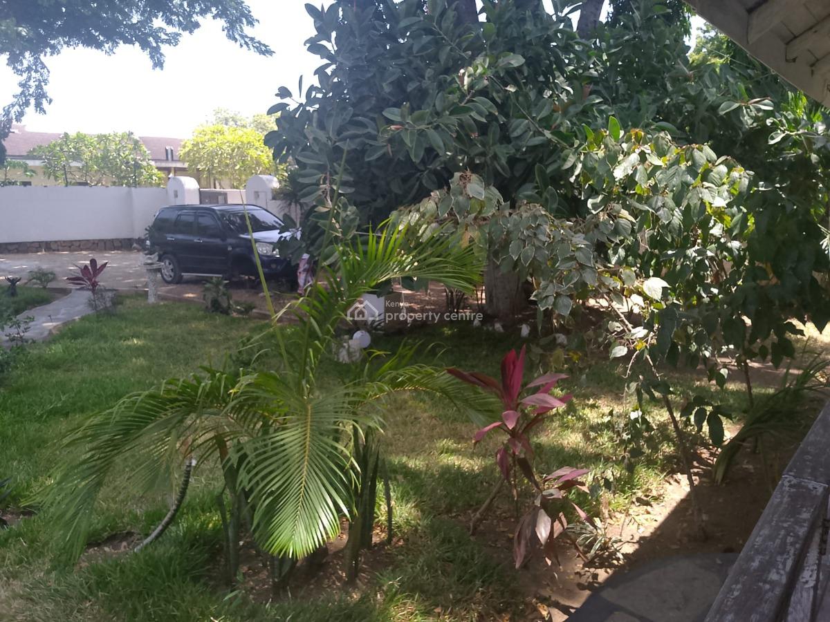 Elegant 3-bedroom Gated Living with Pool Access in Kibokoni, Kibokoni, Malindi Town, Kilifi, House for Rent