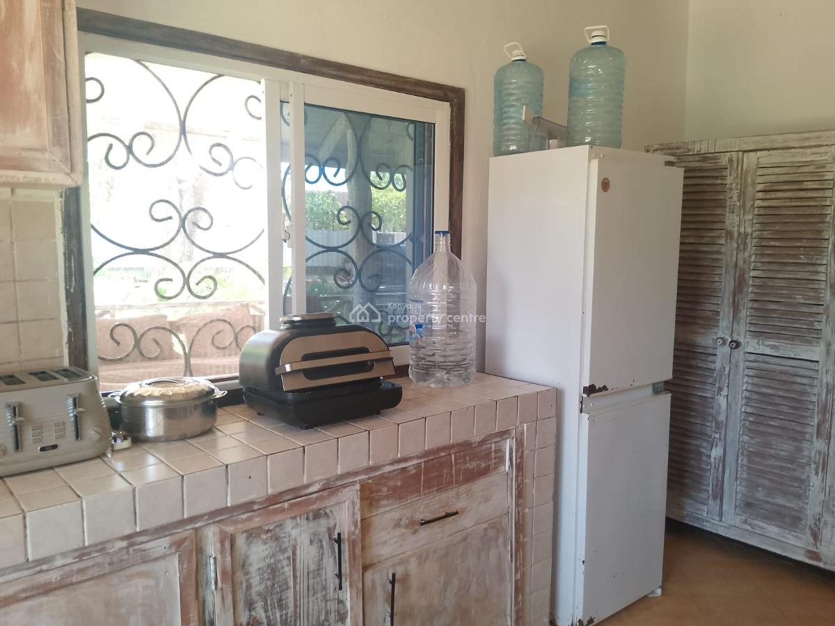 Elegant 3-bedroom Gated Living with Pool Access in Kibokoni, Kibokoni, Malindi Town, Kilifi, House for Rent