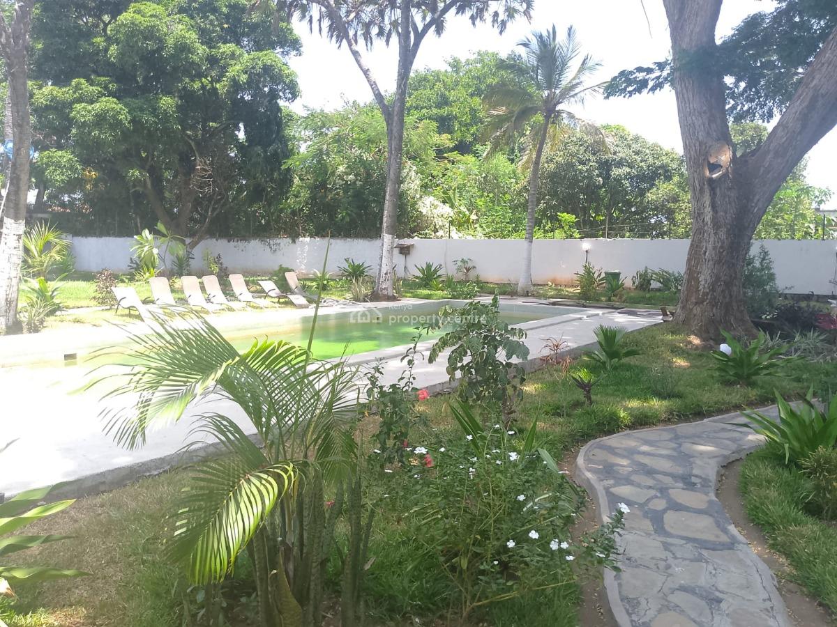 Elegant 3-bedroom Gated Living with Pool Access in Kibokoni, Kibokoni, Malindi Town, Kilifi, House for Rent