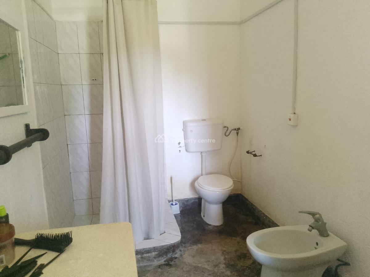 Elegant 3-bedroom Gated Living with Pool Access in Kibokoni, Kibokoni, Malindi Town, Kilifi, House for Rent