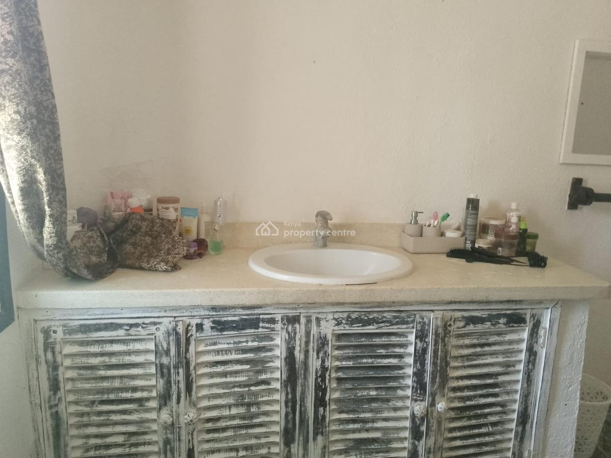 Elegant 3-bedroom Gated Living with Pool Access in Kibokoni, Kibokoni, Malindi Town, Kilifi, House for Rent