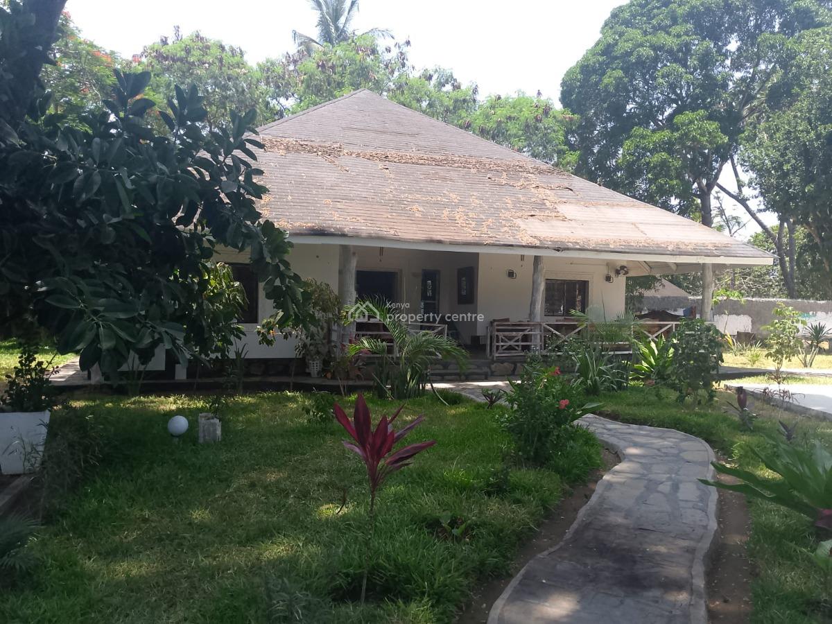 Elegant 3-bedroom Gated Living with Pool Access in Kibokoni, Kibokoni, Malindi Town, Kilifi, House for Rent