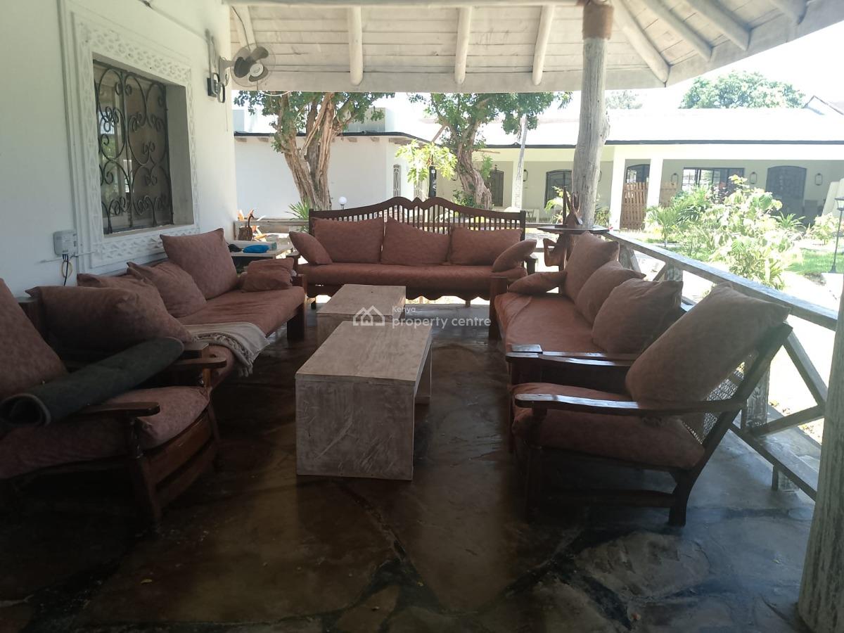 Elegant 3-bedroom Gated Living with Pool Access in Kibokoni, Kibokoni, Malindi Town, Kilifi, House for Rent