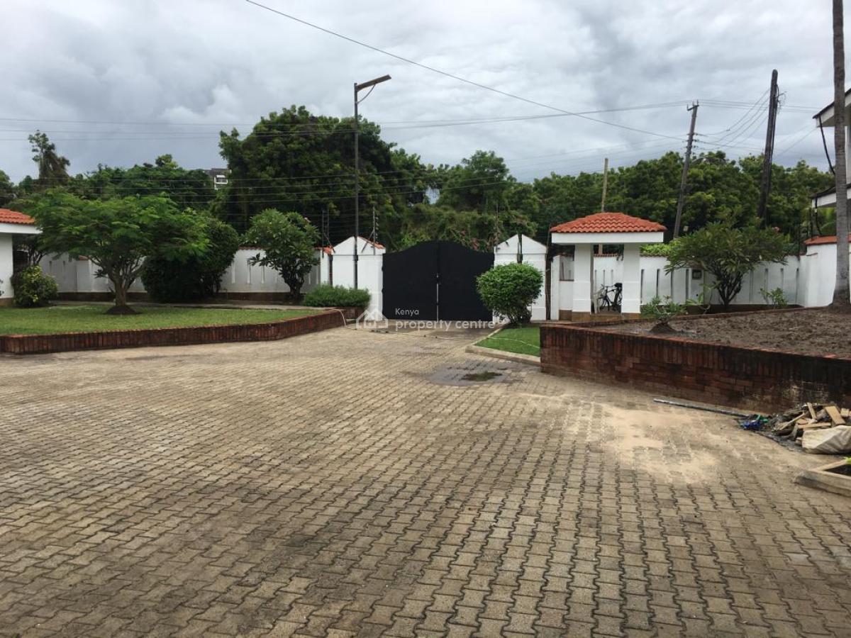 5 Bedrooms Villa Second Row From The Nyali 120m, Nyali Mombasa, Nyali, Mombasa, Townhouse for Sale