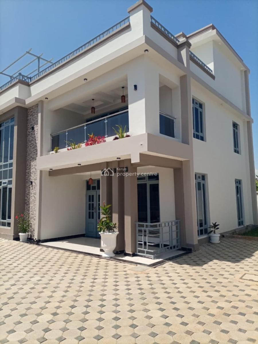 5 Bedroom House with Sq All Ensuite with Family Room in a Gated Estate, Ruiru Mugutha, Ruiru, Kiambu, Townhouse for Sale