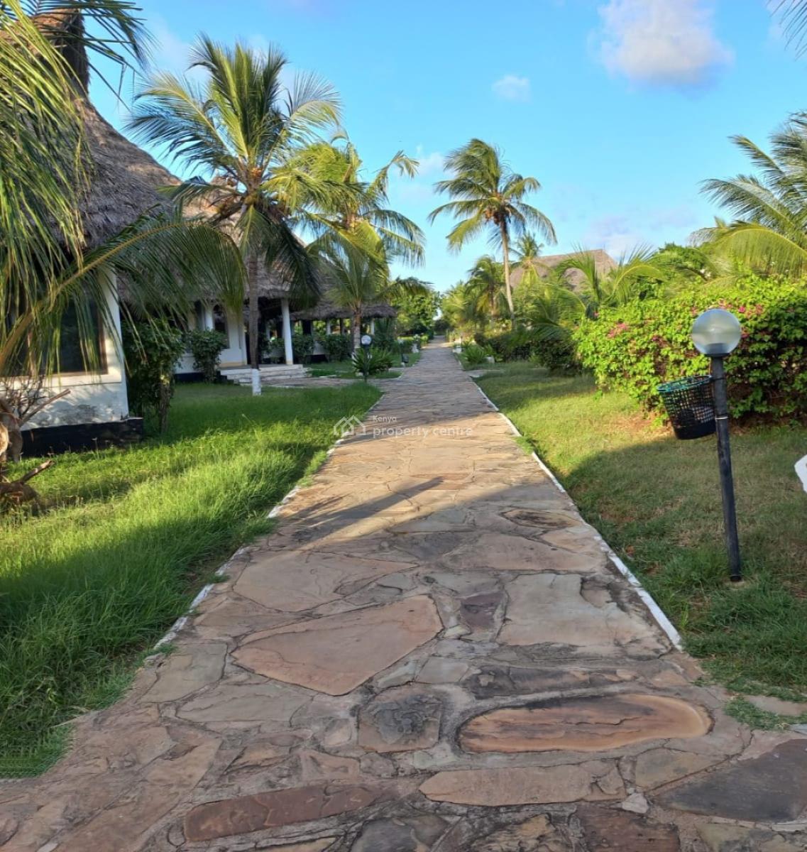 Stylish 3-bedroom Steps From The Beach in Mambrui, Mambrui, Malindi Town, Kilifi, House Short Let